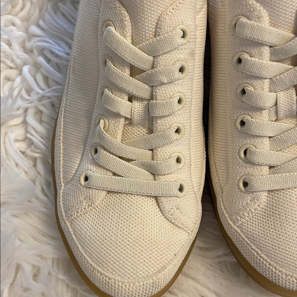 Vionic Women's Cream Canvas Sneakers size 7 excellent condition - Picture 3 of 8